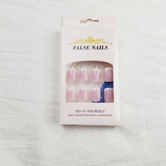 24 Pieces Fake Press On Nails - Picture 4 of 8